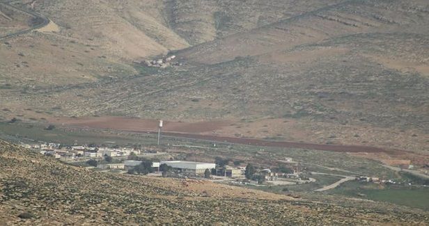 Israeli settlers seize hundreds of dunums of Palestinian land