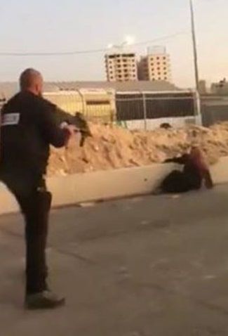 Israeli forces kill Palestinian woman at Qalandiya checkpoint