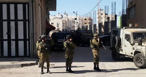 Civilians kidnapped, journalist strip-searched in IOF sweeps