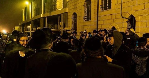 Palestinian seriously injured after IOF storms Halhul city