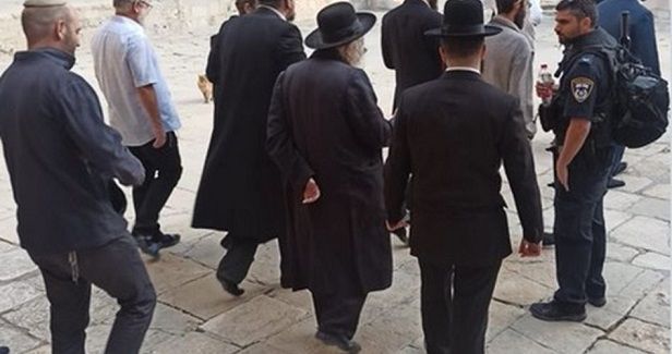 Dozens of settlers defile Aqsa Mosque in morning tours