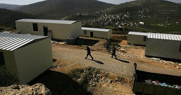 Israeli military seizes Palestinian land in al-Khalil