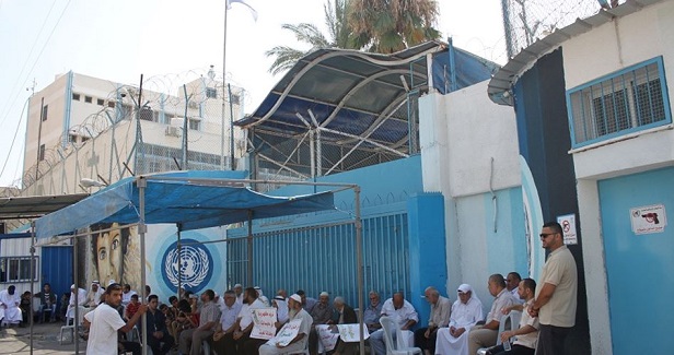 Gazans call on UNRWA to intervene to end power crisis