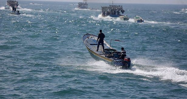 Israeli gunboats attack fishermen, their boats in Gaza waters