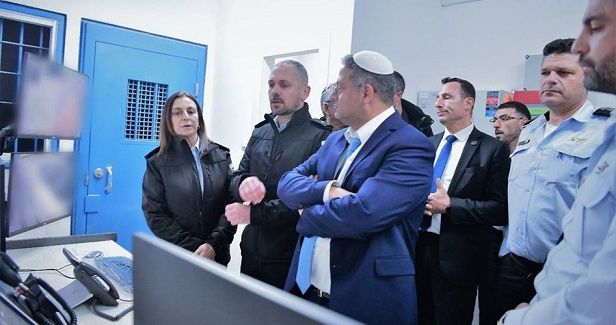 Itamar Ben-Gvir makes first visit to Nafha prison