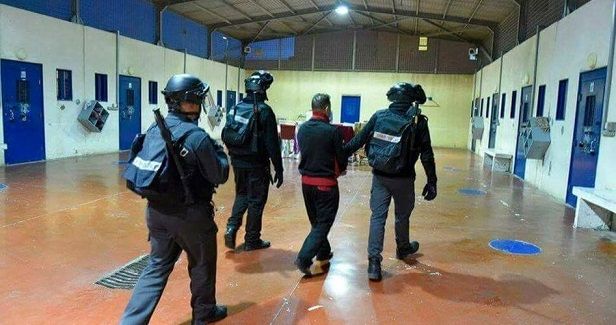 Israeli forces storm cells in Ofer jail, assault prisoners