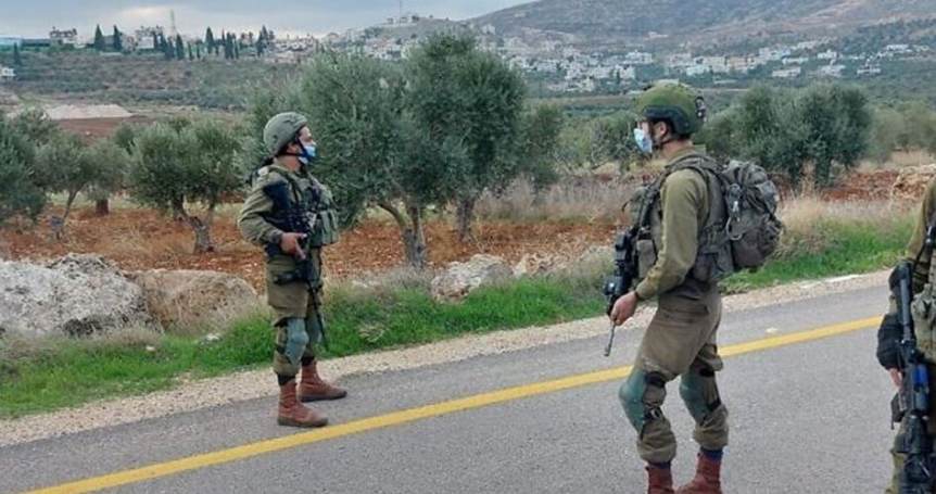 Israeli army searches for Palestinian following stabbing attempt