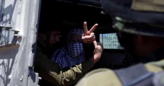 IOF arrests Palestinian young woman near Ibrahimi Mosque