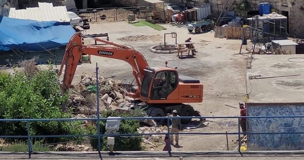 IOA starts to raze old market in al-Khalil