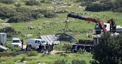 IOF raids homes in Khirbet Ibziq, seizes vehicles