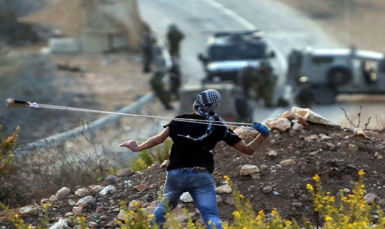 Palestinian youths respond to Israeli violations, stone settler cars