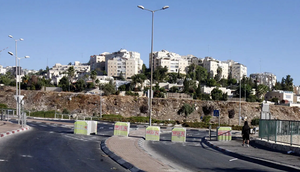 Israel builds new Jerusalem road to link settlements