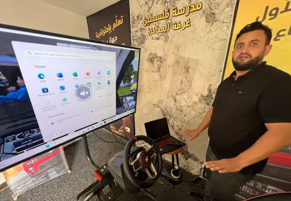 Gaza's learner drivers use simulator to get up to speed