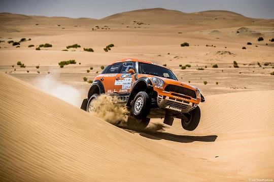 Israel team takes part in UAE car rally