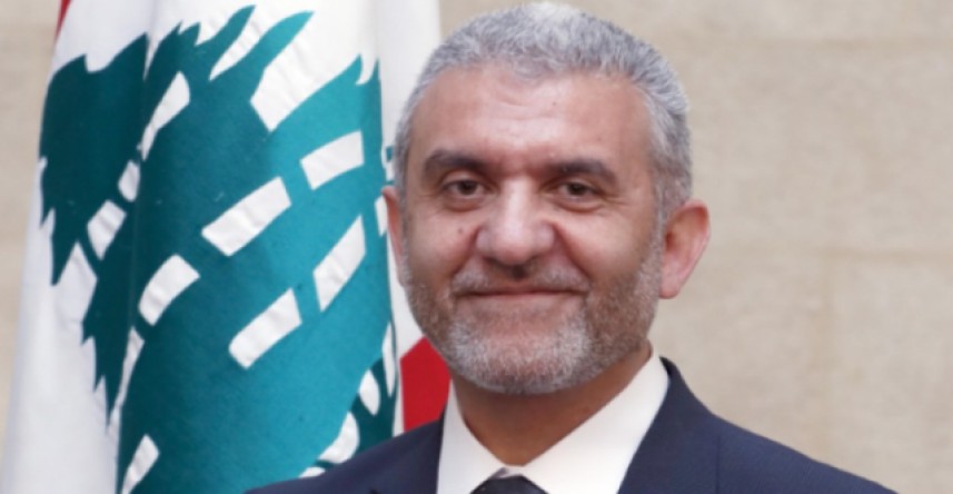 وزير العمل اللبناني: متمسك بقرار السماح بعمل الفلسطيني