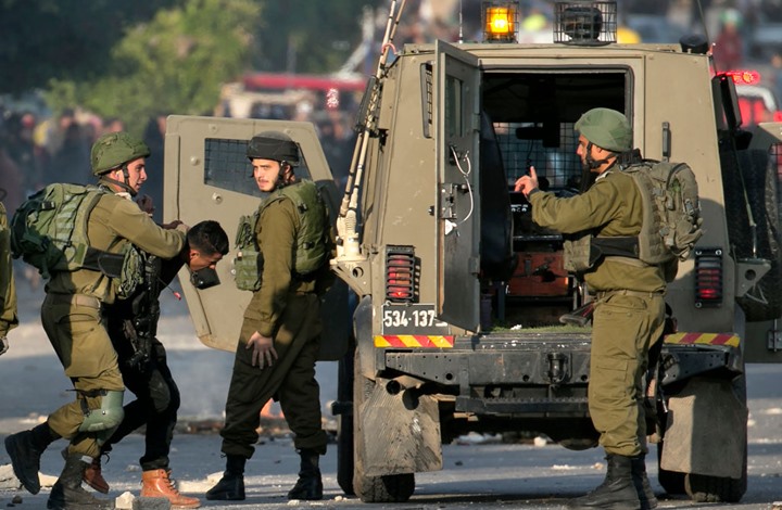 قوات الاحتلال تقوم بشن حملة اعتقالاتٍ ومداهماتٍ في مدن الضفة والقدس