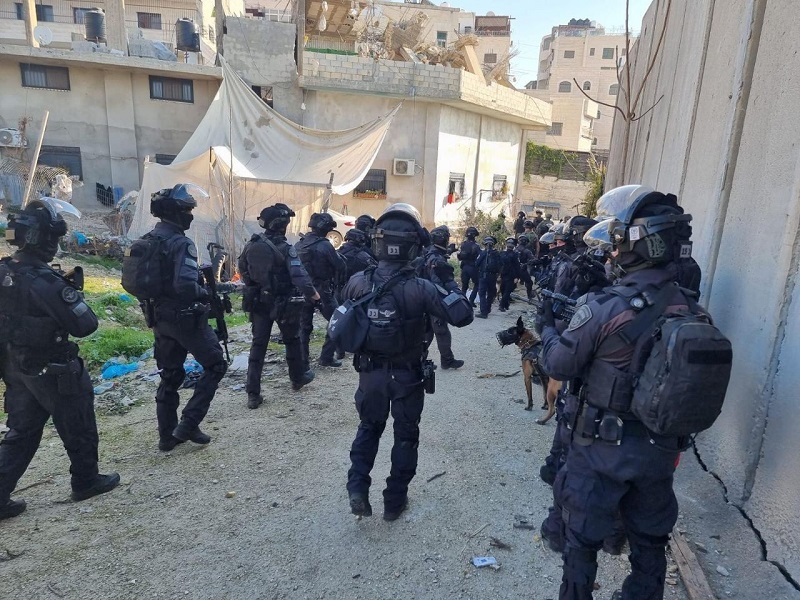 الاحتلال يقتحم مخيم شعفاط بأعداد كبيرة لهدم منزل الشهيد عدي التميمي