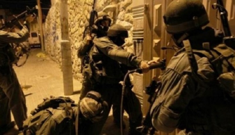 اعتقالات ومداهمات الاحتلال بالضفة تطال مخيمي العروب وبلاطة