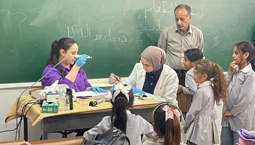 انتهاء المرحلة الأولى من المسح السمعي لأطفال مخيم بلاطة وبدء فحوصات الإناث.