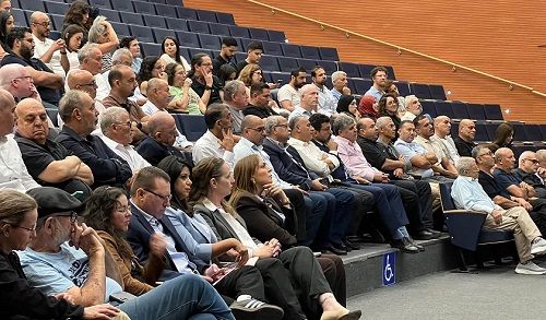 الداخل المحتل: مؤتمر طارئ لمواجهة التحريض العنصري ضد الطواقم الطبية العربيةعقد، مساء أمس الأحد، مؤتمر طارئ في القصر الثقافي القرعاوي في مدينة كفر قرع، تحت عنوان “لن نسمح للتحريض أن يضر بمنظومة الصحة”، بهدف مواجهة التحريض والعنصرية ضد الطواقم الطبية العربي