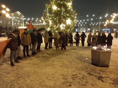 بمناسبة اليوم العالمي للتضامن مع شعبنا الفلسطيني وقفة تضامنية أضاءت خلالها الشموع في السويد