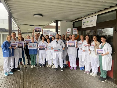 وقفة تضامنية في مستشفى SSHF  kristiansand /Arendal النرويج مع الطواقم الصحية في غزة
