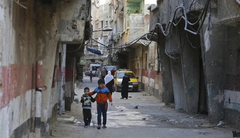 أهالي مخيم اليرموك يطالبون بإصلاح البنى التحتية أسوة بالمناطق الأخرى