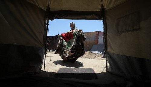 خيام تتحول إلى أفران.. نازحو غزة يواجهون حرّ الصيف والجوع والعطش