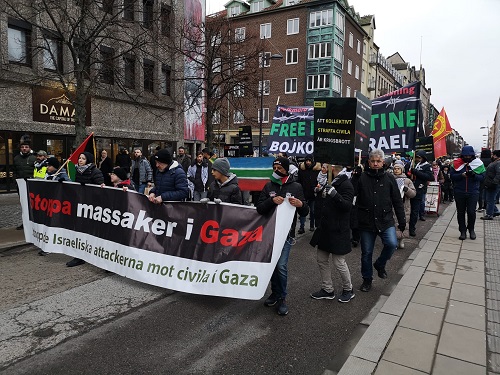 مظاهرة جماهيرية حاشدة في مدينة هلسنبوري السويدية تضامناً مع غزة وفلسطين