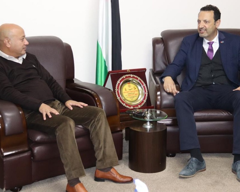 د. أبو هولي يلتقي وفد الاتحاد الأوروبي ويبحث معه احتياجات المخيمات الفلسطينية