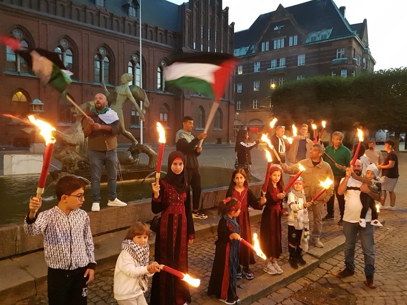 وقفة جماهيرية حاشدة في مدينة لاندسكرونا السويدية تضامنا مع الشعب الفلسطيني واستنكارا للعدوان الغاشم على قطاع غزة