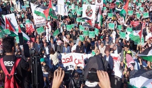 حشود في عمّان و مدن أردنية تنديداً بالدعم الأمريكي لحرب الإبادة على غزة