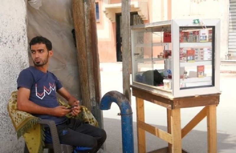 البطالة المقنعة تستشري في مخيمات اللاجئين في قطاع غزة