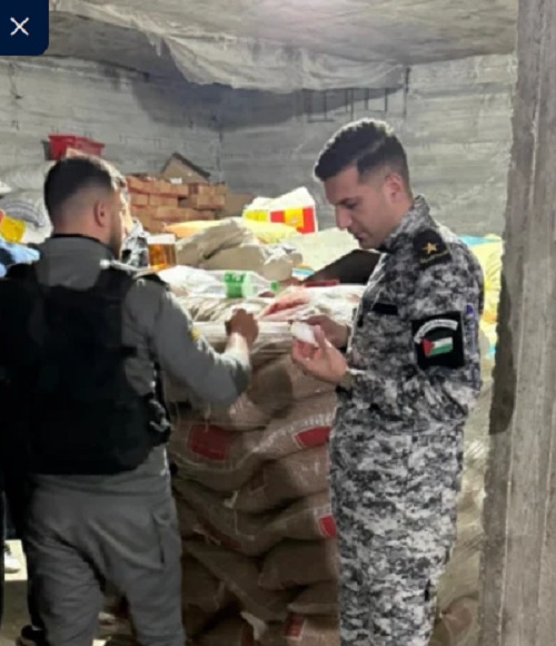 ضبط 3.5 طن مواد غذائية وأعشاب منتهية الصلاحية في الخليل