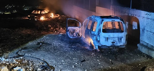 مستوطنون يقتحمون عطارة شمال رام الله ويحرقون مركبات فلسطينية