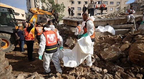 إنقاذ 6 فلسطينيين من تحت أنقاض منزل منهار غزة