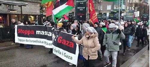 مظاهرة حاشدة في مدينة هلسنبوري تطالب الحكومة السويدية بموقف ضد حرب الابادة الاسرائيلية على غزة