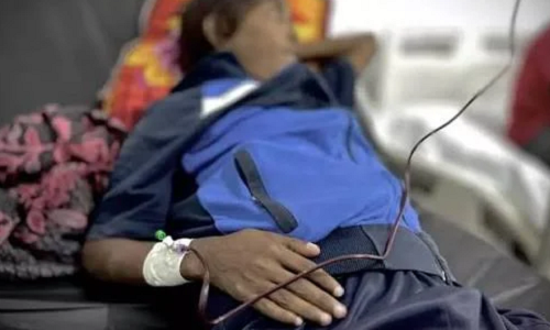 غزة تحذر من كارثة صحية: 350 ألف مريض مزمن و10 آلاف مريض سرطان تحت خطر الحصار الدوائي