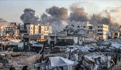 خروقات الاحتلال تتواصل في غزة.. إصابات واستهداف للنازحين وقصف من البر والبحر