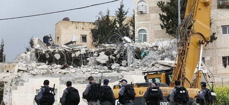 صحيفة تتساءل: هل تستطيع إسرائيل ترحيل عائلات الفلسطينيين بشكل قانوني؟!