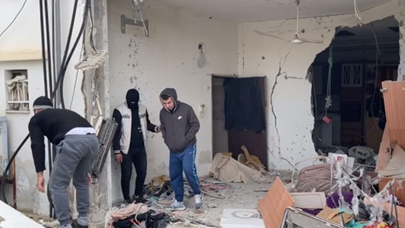 13 إصابة وتدمير للمتلكات واعتقالات خلال اقتحام مخيم عقبة جبر