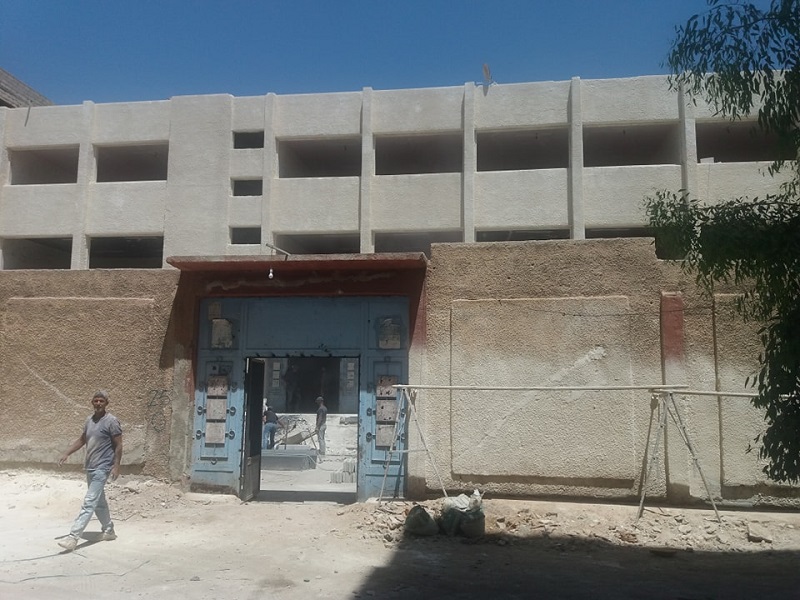 مدير التربية يؤكد على توسيع ترميم المدارس في مخيم اليرموك