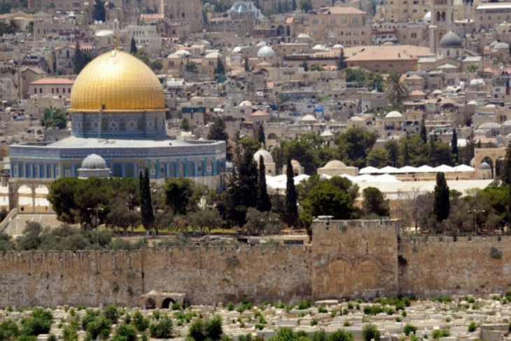 القدس تنتصر لهويتها العربية وتتصدى لمخططات تغيير الوضع القائم في الحرم القدسي