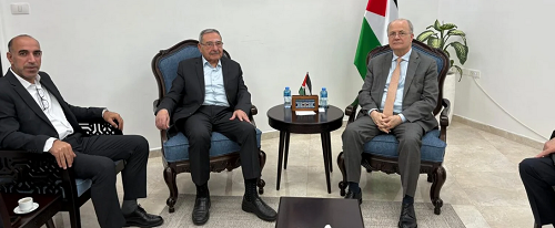 رمزي رباح يطلع رئيس الوزراء على أوضاع القرى الفلسطينية المستهدفة باعتداءات المستوطنين واحتياجات تعزيز الصمود