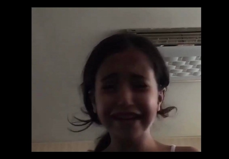 تبكي للقاء عائلتها. السويد ترفض منح طفلة فلسطينية حق اللجوء