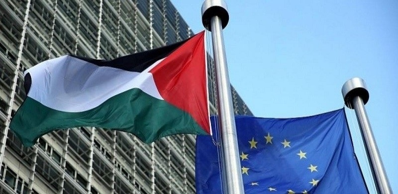 صحيفة عبرية: الاتحاد الأوروبي يربط دعمه للسلطة الفلسطينية بإجراء تغيير المنهاج التعليمي